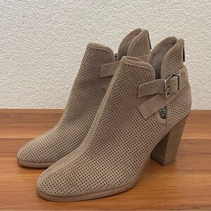 VINCE CAMUTO Perforated Tan Suede Heeled Booties Ankle Boots Women’s Size 7.5